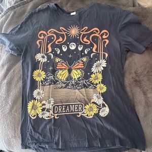 Size small Vibe N’ graphic T-shirt